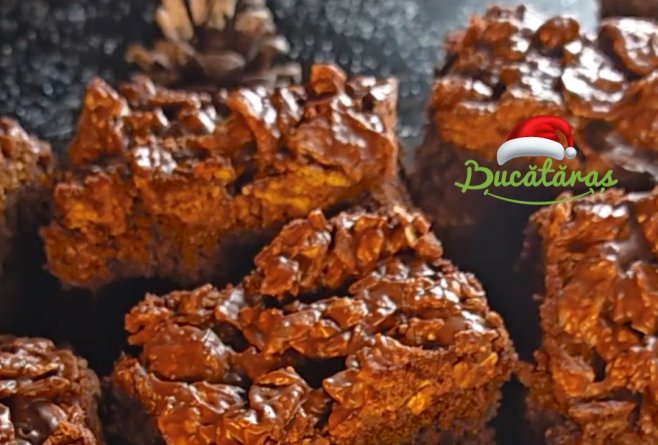 Prăjitura cu ciocolată și fulgi de porumb - Deliciu însiropat și cu o crustă crocantă