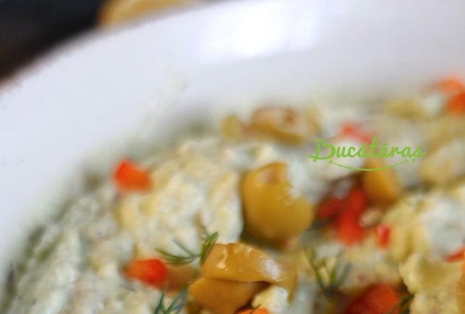 Salată cu avocado - Rețeta savuroasă și ușoară