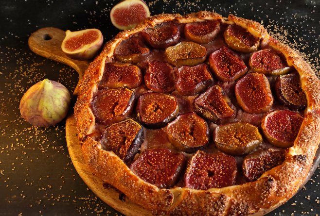 Tartă cu cremă de migdale și smochine -  Desert delicios și fraged