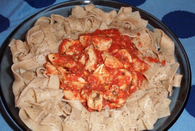 Tagliatelle al pollo e pomodoro