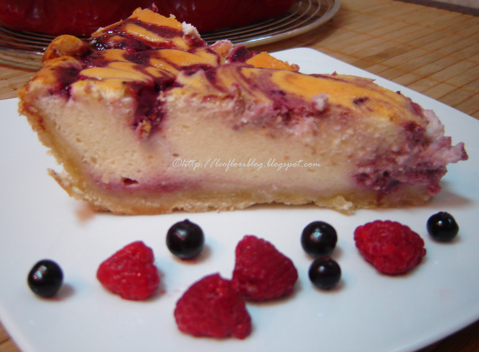 Tarta cu branza dulce si fructe de padure