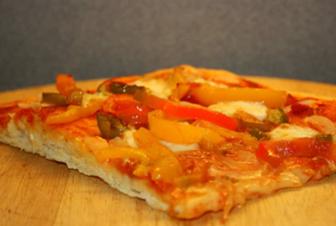 Pizza ai peperoni (Pizza de post  cu ardei grasi )