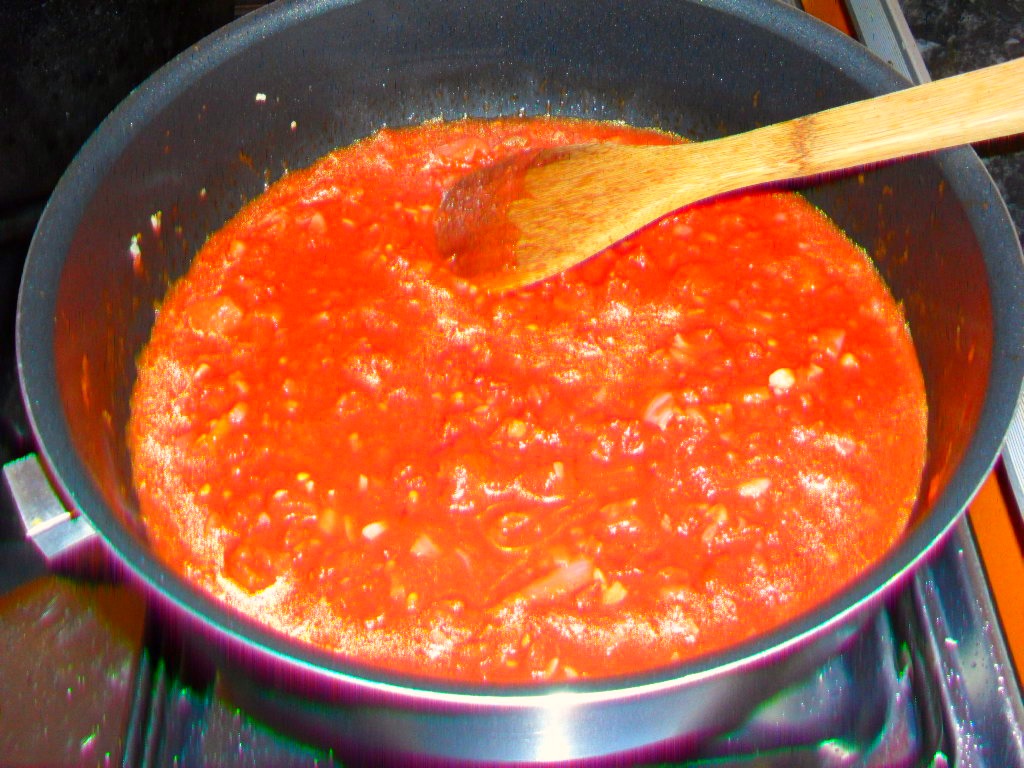 Chiftele marinate in sos de rosii