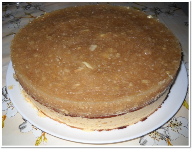 Tort cu jeleu de mere si crema caramel