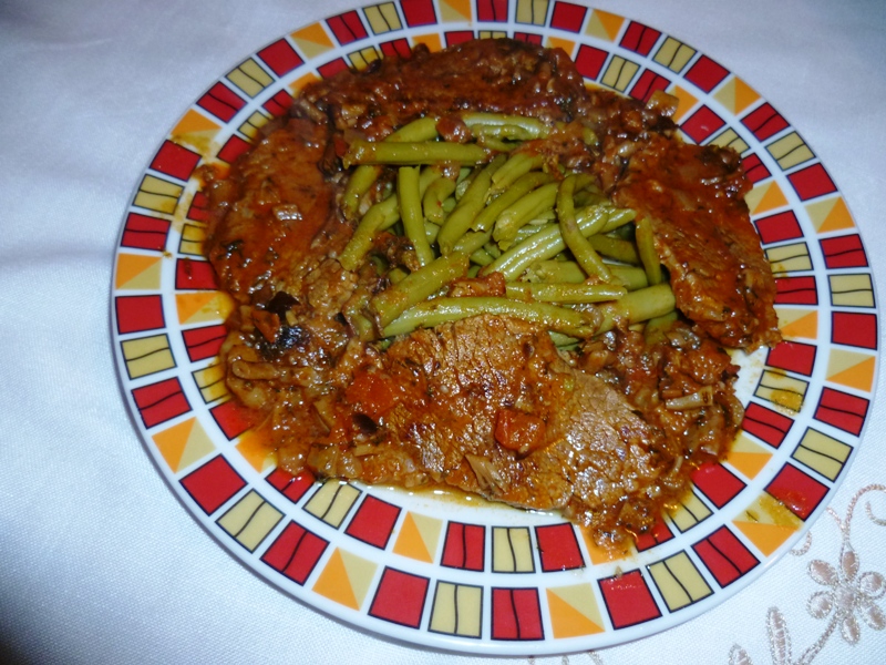 Tocanita de vitel cu ciuperci si pastai