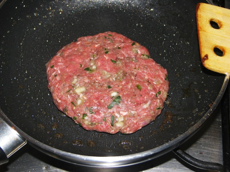 (FINAL - UPDATE 17 APRILIE) Experiment: Cat rezista si cum se comporta in timp un burger de casa?