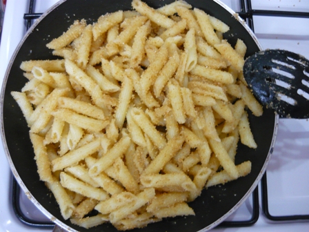 Penne cu pesmet