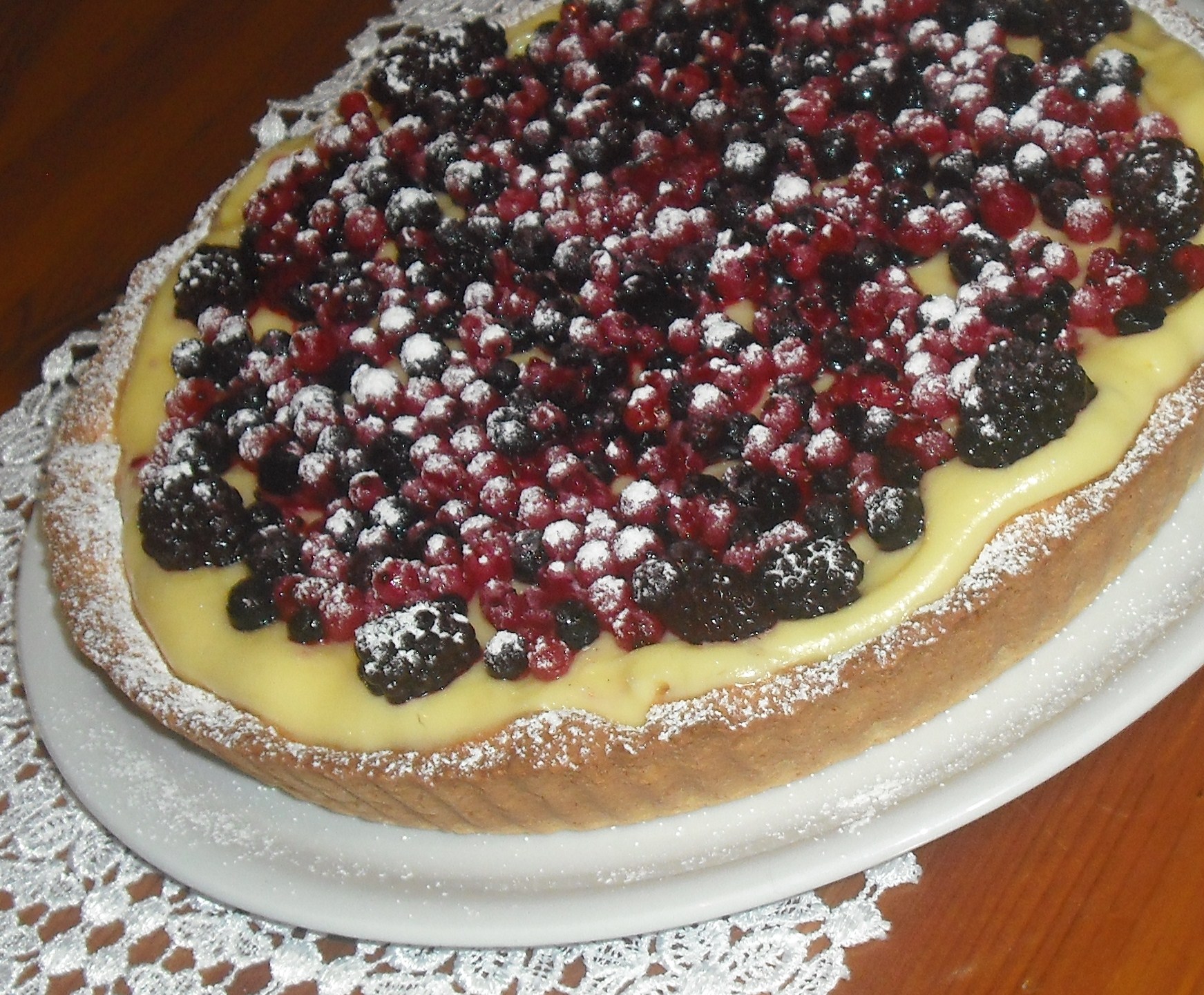 Tarta cu crema de vanilie si fructe de padure