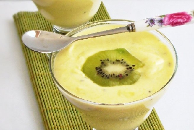 Crema de kiwi la pahar