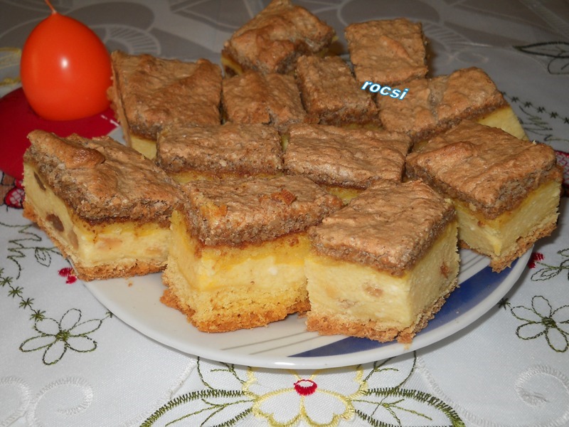 Pasca cu branza,crema de smantana si nuca