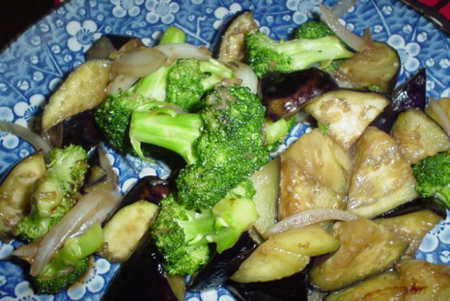 Stir fry cu vinete si broccoli