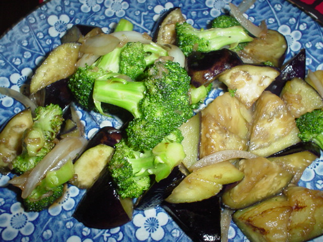 Stir fry cu vinete si broccoli