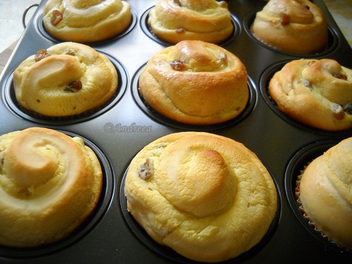 Muffins cu branza si stafide