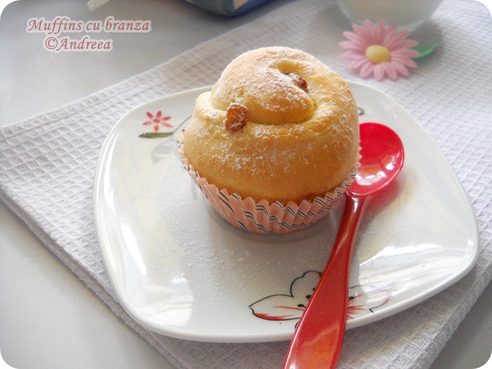 Muffins cu branza si stafide