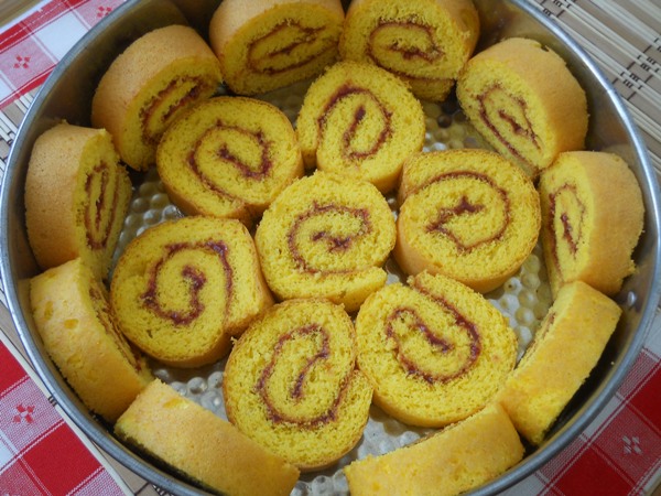 Banana roll cake