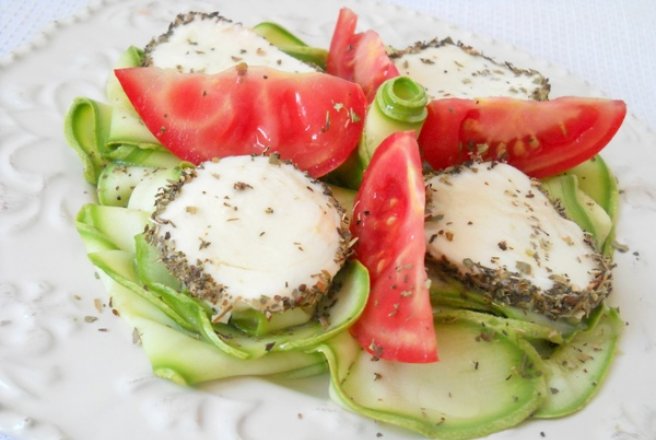 Salata de dovlecei cu mozzarella