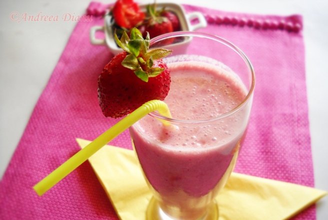 Smoothie de capsuni cu iaurt