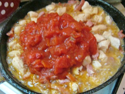 Gratin de paste cu pui, ciuperci si bacon