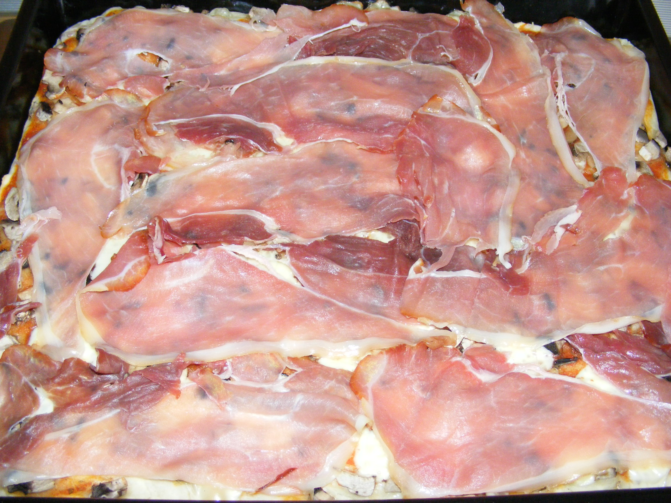 Pizza cu prosciutto crudo