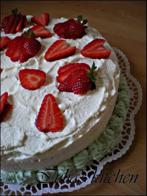 Tort cu fructe de padure si crema mascarpone