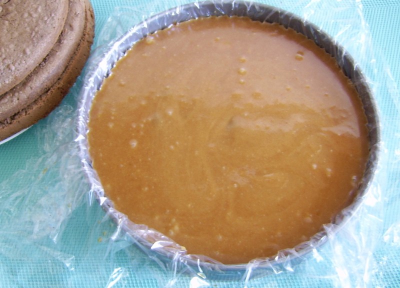 Tort cu ciocolata si crema caramel