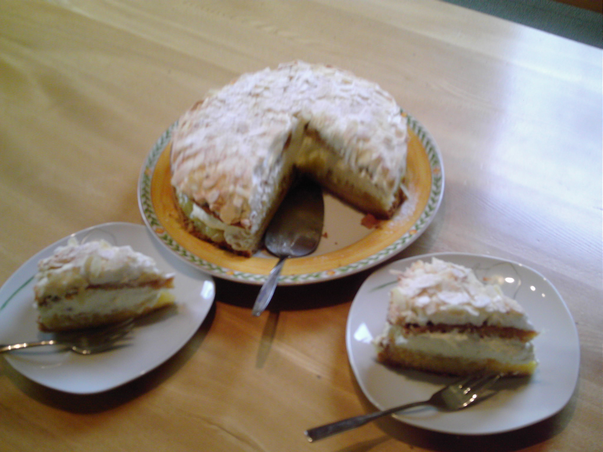 Tort cu mere si frisca(Apfel Torte mit Baiserhaube)