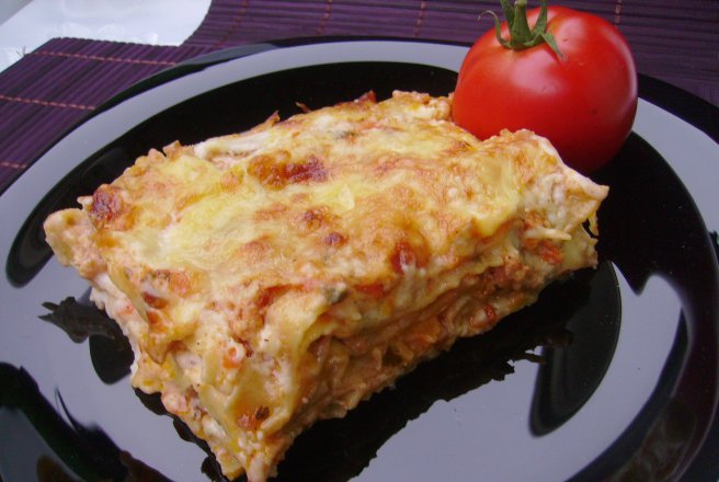 Reteta de lasagne cu carne de pui, cu sos bechamel si mozarella