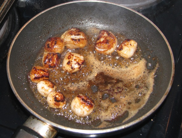 Scoici St.Jacques (scallops) cu ciuperci in sos redus de peste