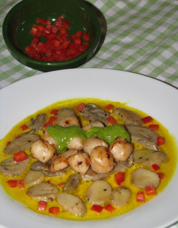 Scoici St.Jacques (scallops) cu ciuperci in sos redus de peste