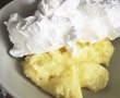 Pavlova cu crema de vanilie si zmeura-6