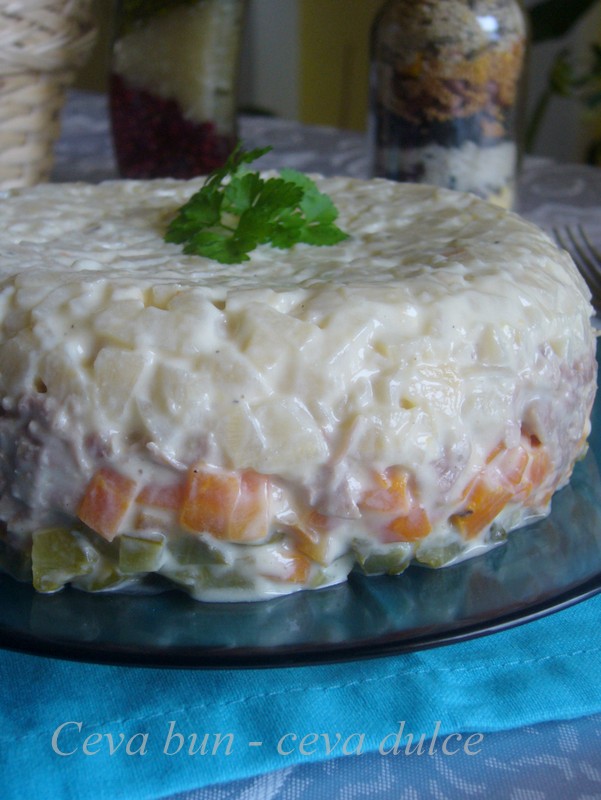 Salata de curcan in straturi