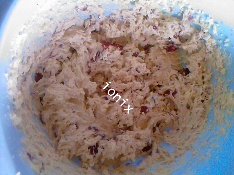 tort cu crema de vanilie si crema de visine