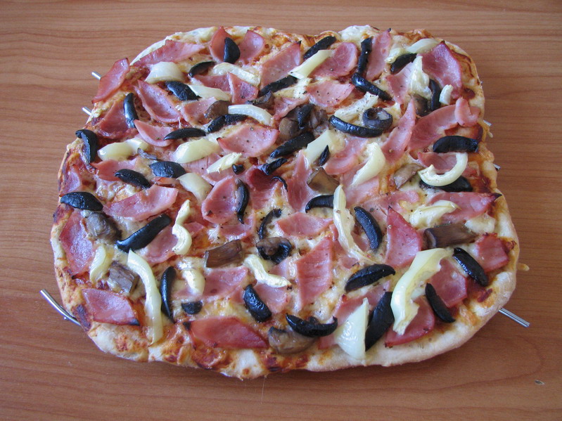 Pizza cu sunca