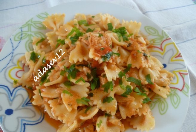 Farfalle cu ton