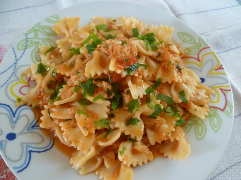 Farfalle cu ton