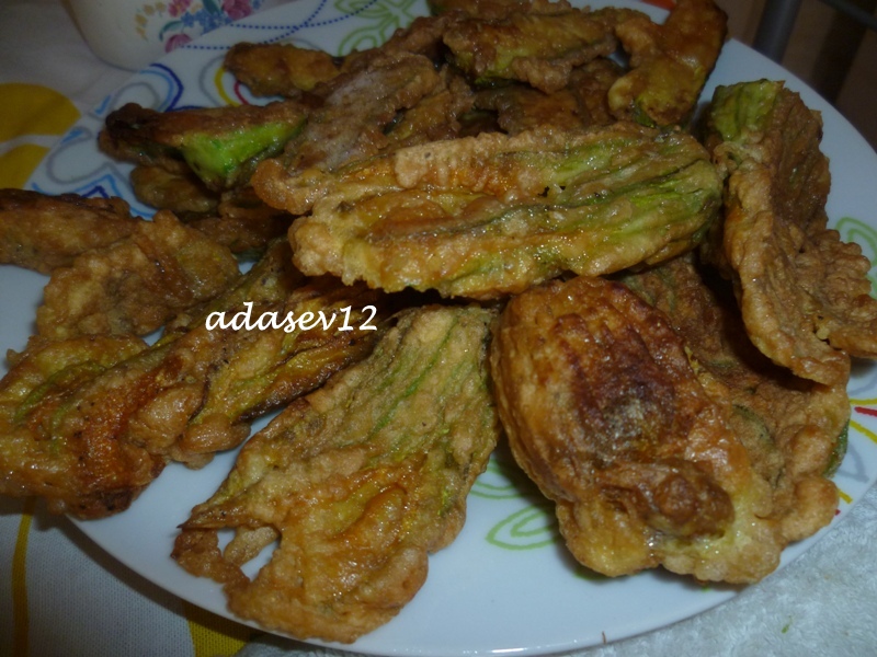 Zucchini si flori de zucchini pane