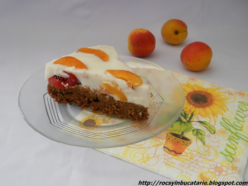 Tarta cu crema de iaurt si caise