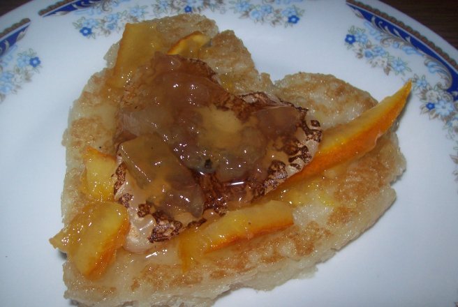 Clatite in forma de inima cu dulceata