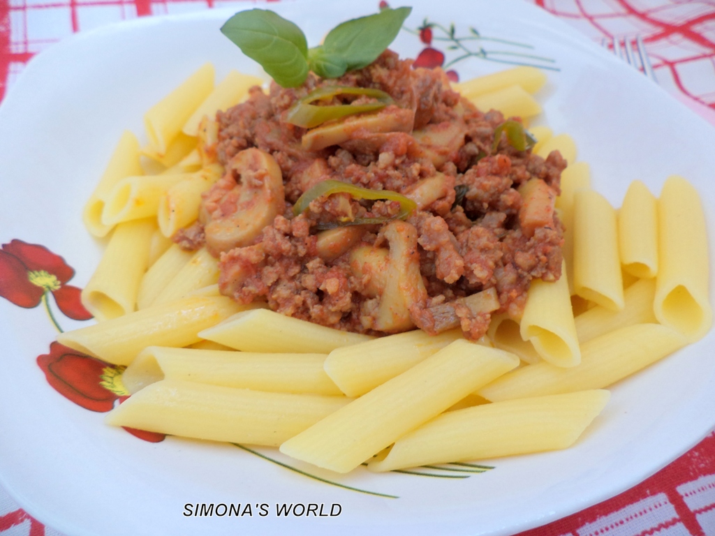 Penne cu carne tocata si ciuperci