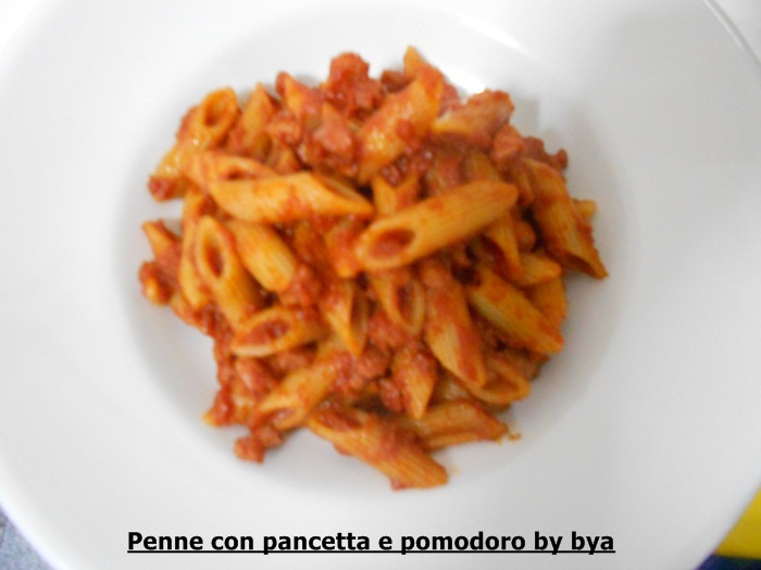 Penne con pancetta e pomodoro