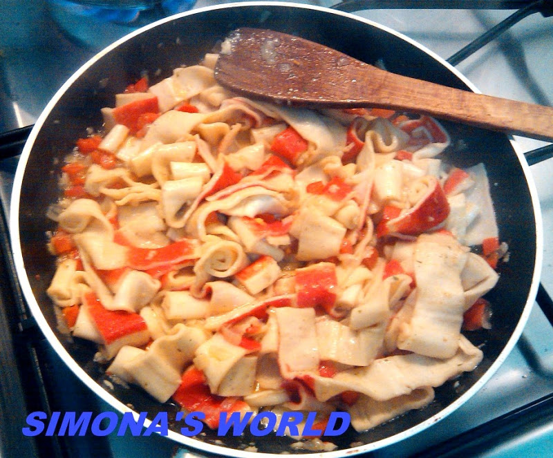 Tagliatelle cu surimi