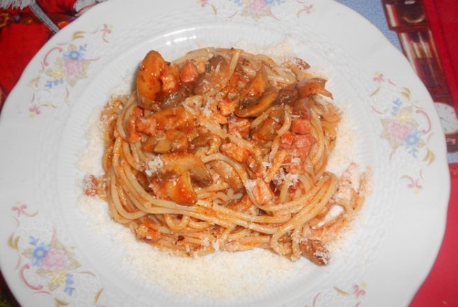 Spaghete cu pancetta si ciuperci