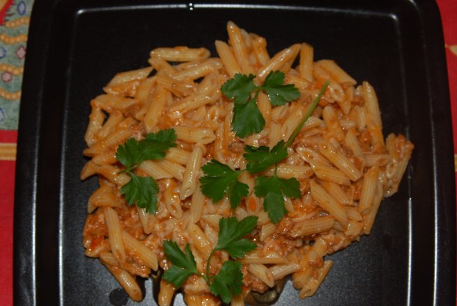 Penne cu parmezan si sos de rosii