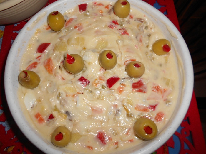 Salata de boeuf cu carne de porc si fasole pastai
