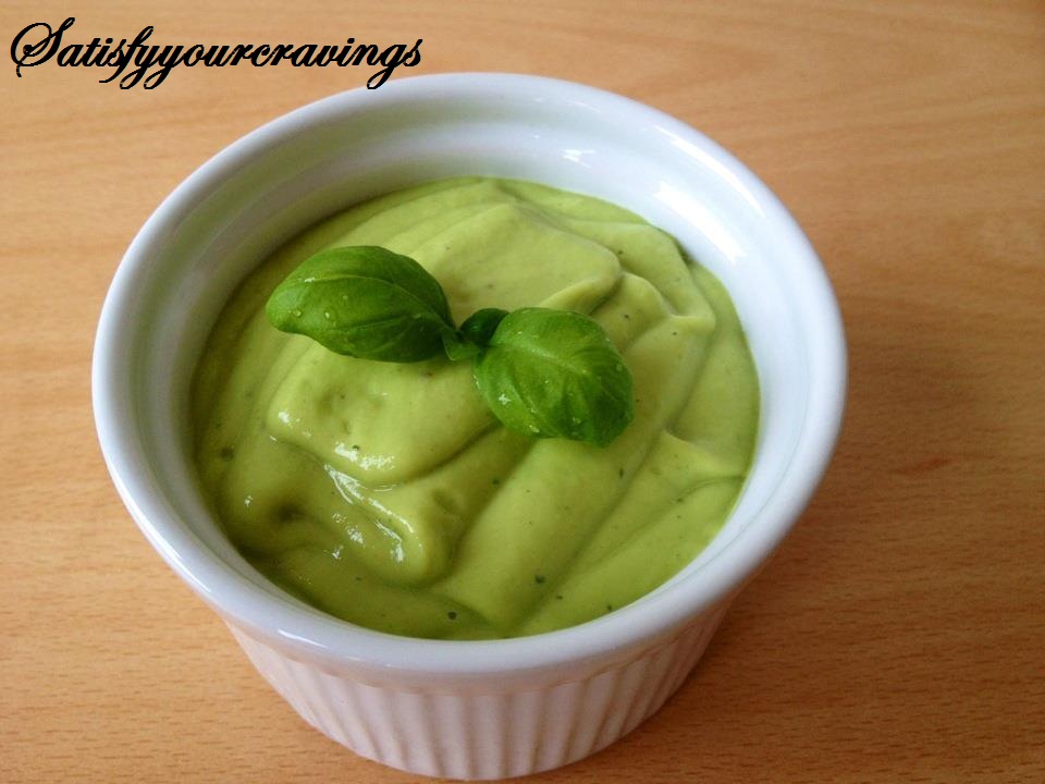 Dressing pentru salata cu busuioc, avocado si lime