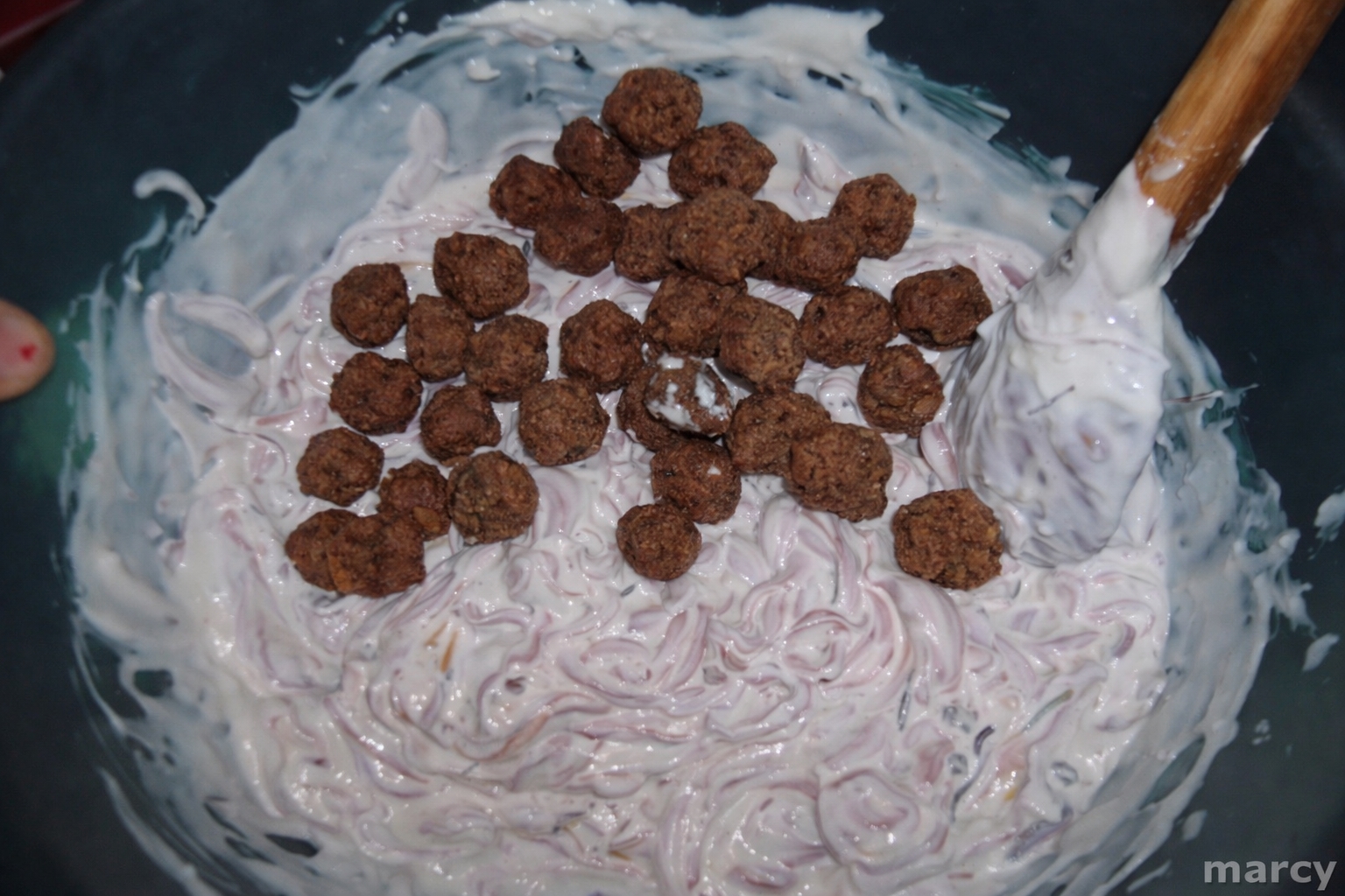 Salata de chiftele cu ceapa si maioneza