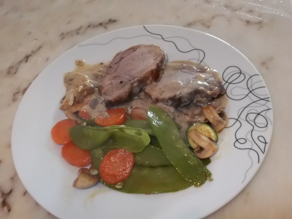 Friptura de porc cu pastai de mazare soté