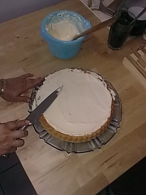 Tort cu crema de vanilie si mure.