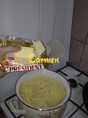 Pastrama de caprioara cu tagliatelle cu sos