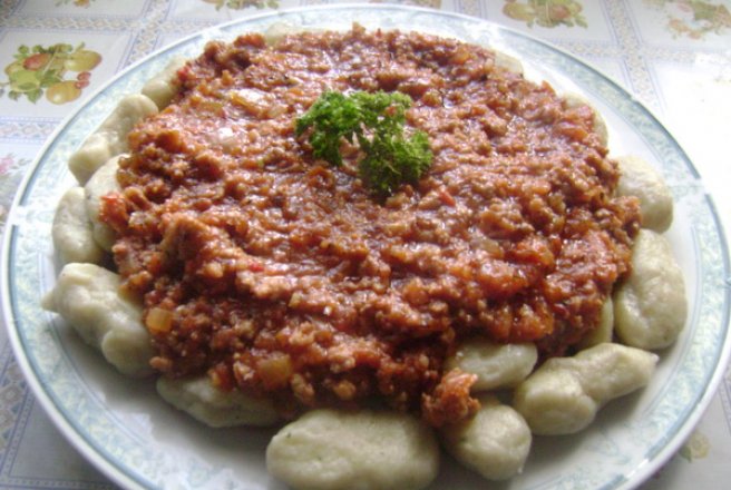 Gnocchi cu sos Bolognese